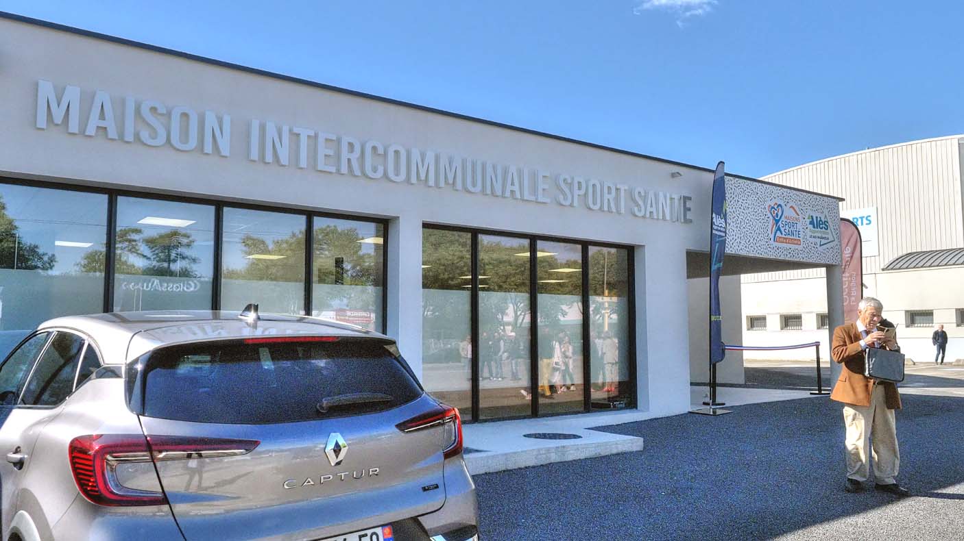 Inaug Salle Sport Saté 00 HDRtm 16x9 W